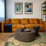 Chic Escape - Designer Oasis Near The